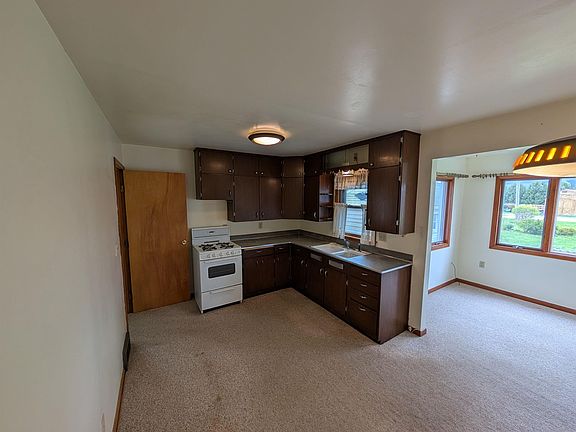 4th image of 531 2nd Ave W