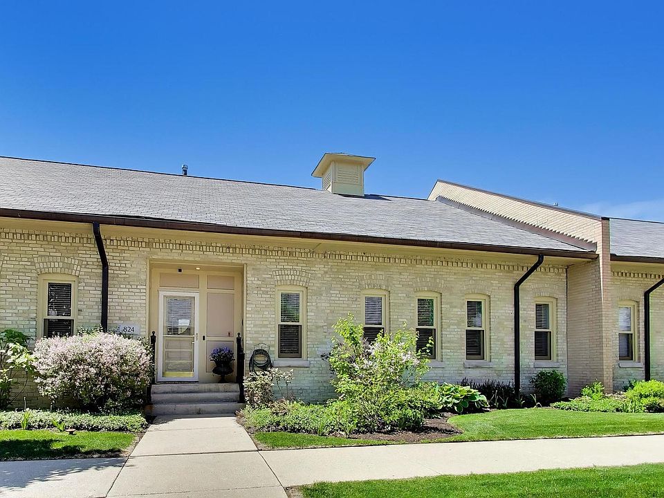 1st image of 824 Stables Ct W #824
