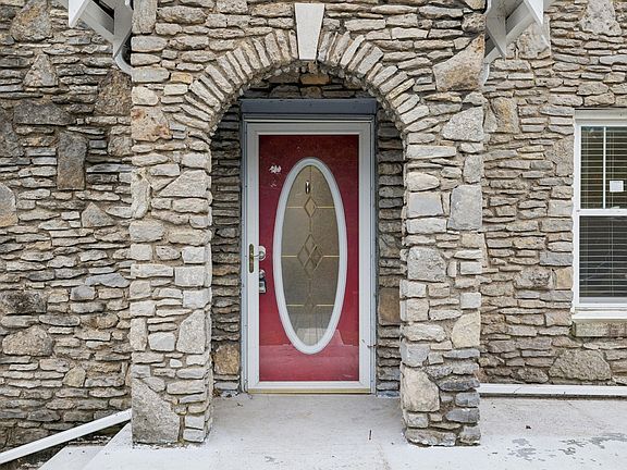 4th image of 1006 Iverson Ave