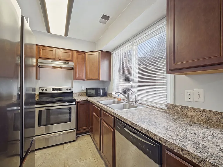 1216 Green Cedar Ln — Photo 11