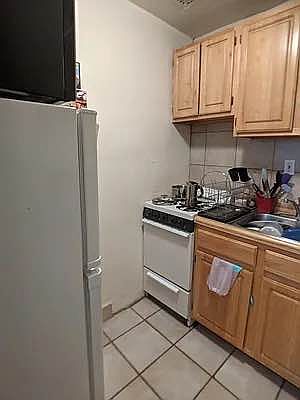 3rd image of 124 W 81st St APT 6