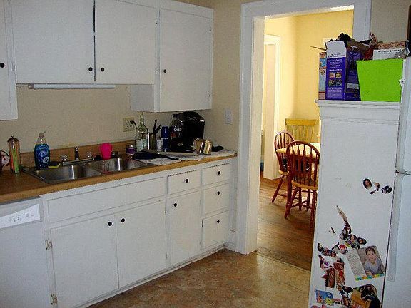5th image of 834 College Ave