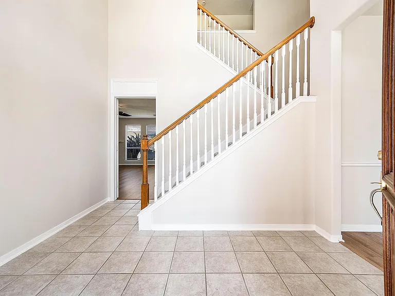 7902 Feather Springs Dr — Photo 5