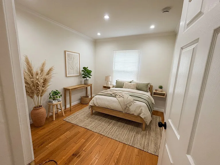 6836 Lindley Ave — Photo 7