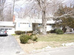 28 Elmsted Rd, Trumbull, CT 06611