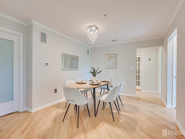 527 Brickhouse Rd — Photo 4