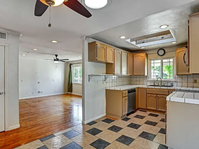 229 Seabiscuit Dr — Photo 8