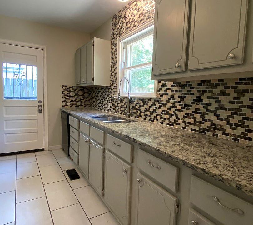 1st image of 931 S Quebec Ave