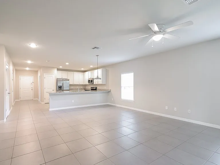 1201 Croydon Cir — Photo 3