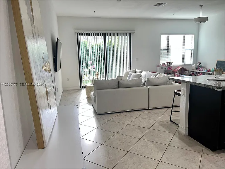 1346 SW 113th Ter #1346 — Photo 9