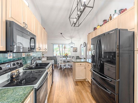 5th image of 2582 SE Berkshire Boulevard