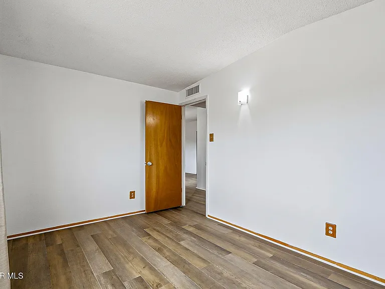 10520 Champlain St — Photo 19