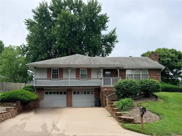 2914 Kimbrough Ln, Saint Joseph, MO 64506