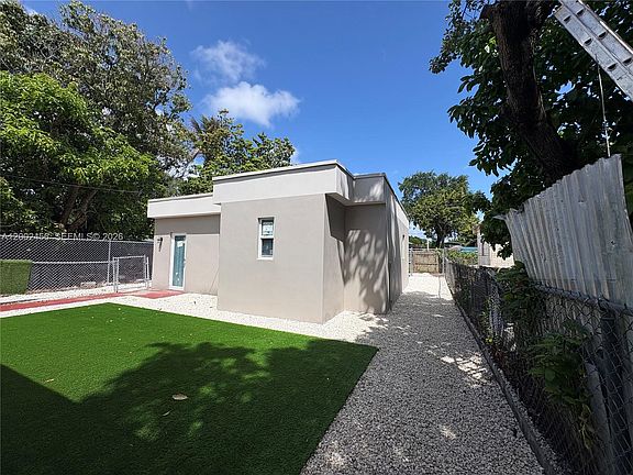 4th image of 2637 NW 23rd Ct