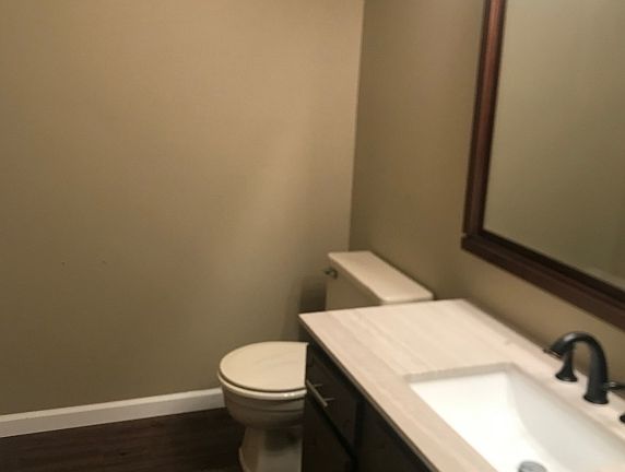 4th image of 1 Marlou Dr APT 1