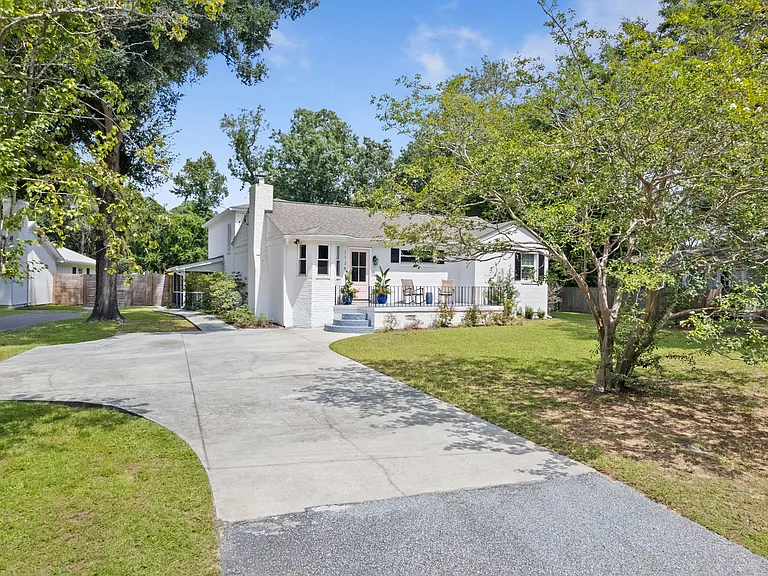 1126 Pleasant Pines Rd — Photo 5