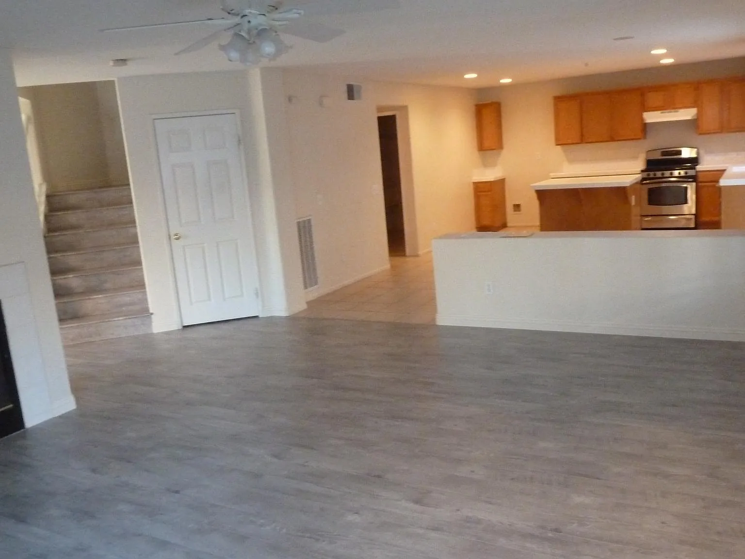 858 Derby St — Photo 3