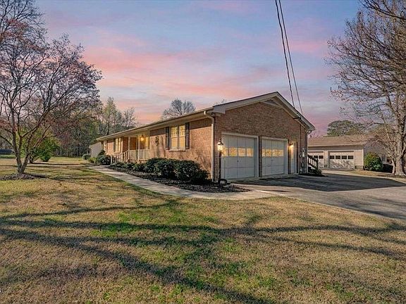 4th image of 301 Brown Cir