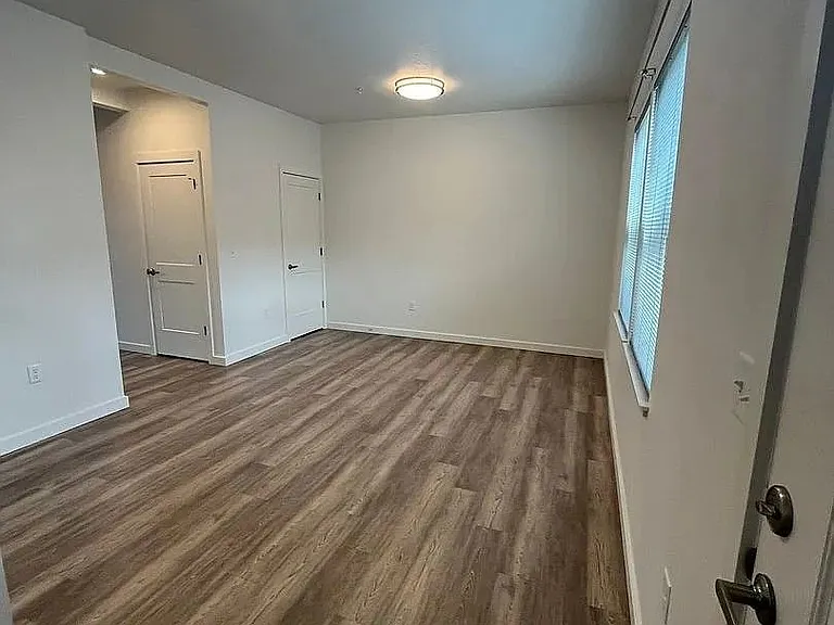 1610 SW Juniper Ave #101 — Photo 2