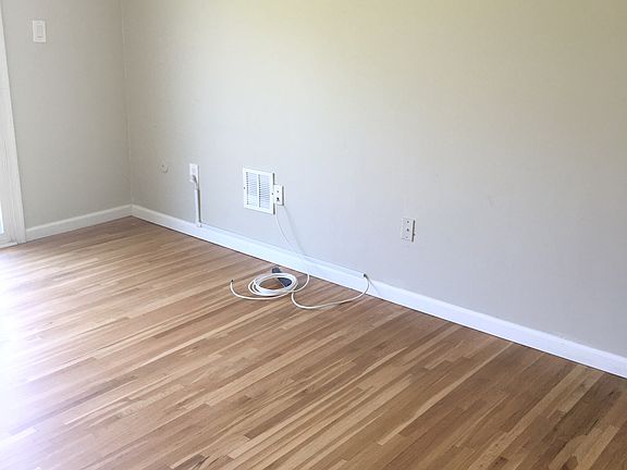 Family room- Cable ready 