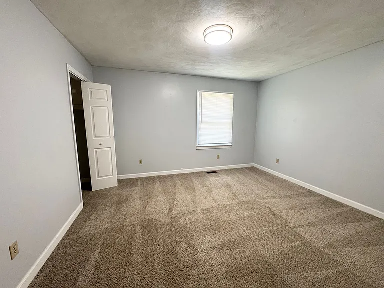 102 Hunters Trl W — Photo 9