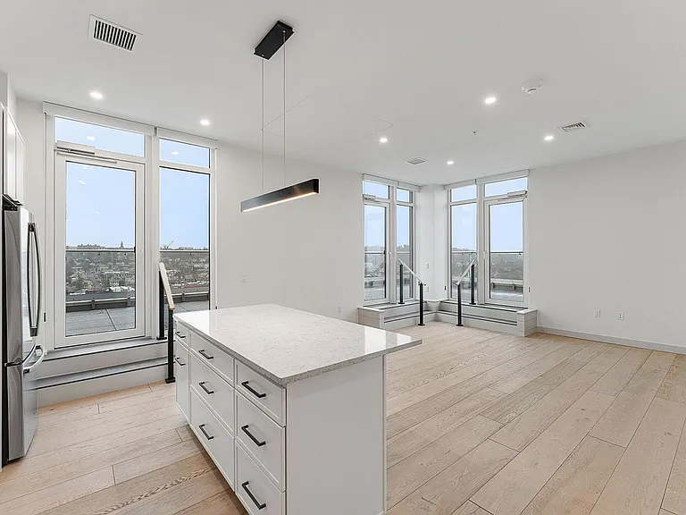 Bank Street Apartments at Burlington Square — Photo 35