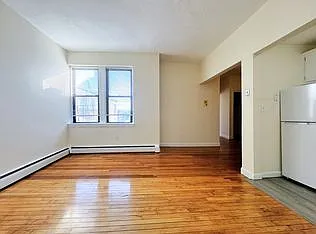 1 bed, 1.0 bath, $2,500 — Photo 2