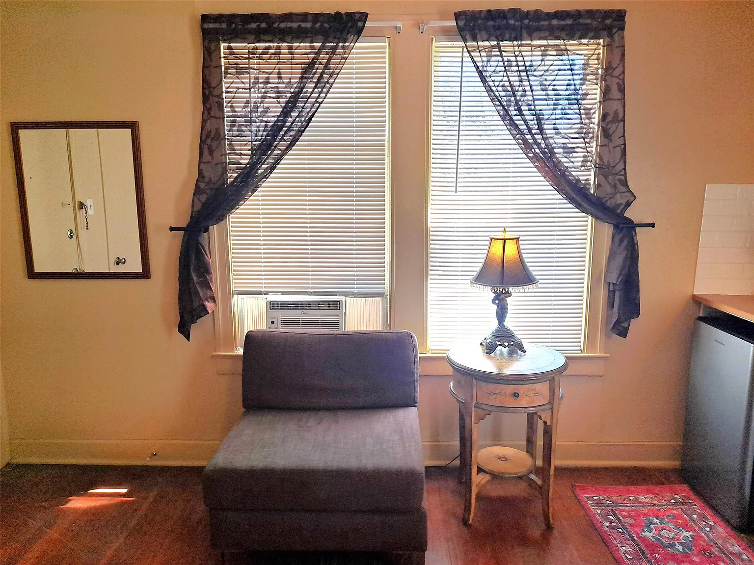 Studio, 1.0 bath, 220 sqft, $995 — Photo 4