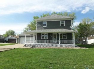 202 W 5th St, Hartford, SD 57033