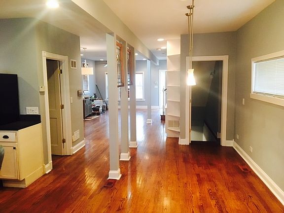 5th image of 2712 W Melrose St #1