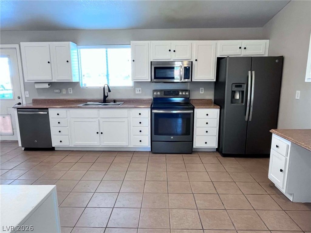 200 W Eton St, Pahrump, NV - More