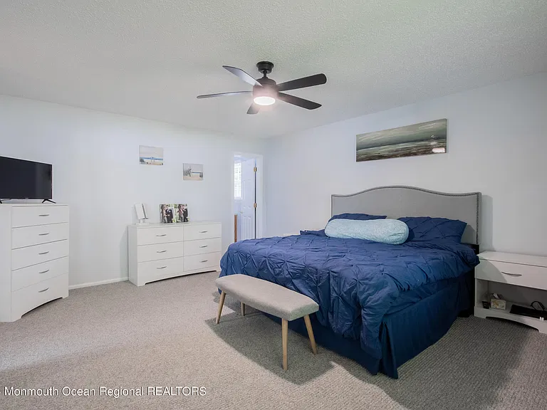 49 Williamsburg Dr — Photo 17