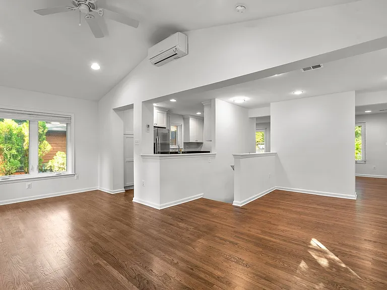 109 Devon Ct — Photo 15