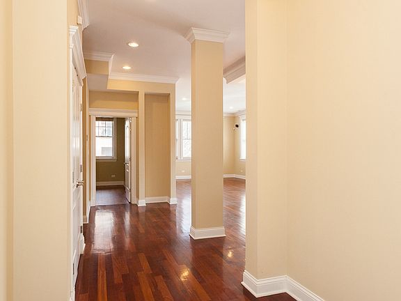 3rd image of 3158 N Paulina St APT 2N