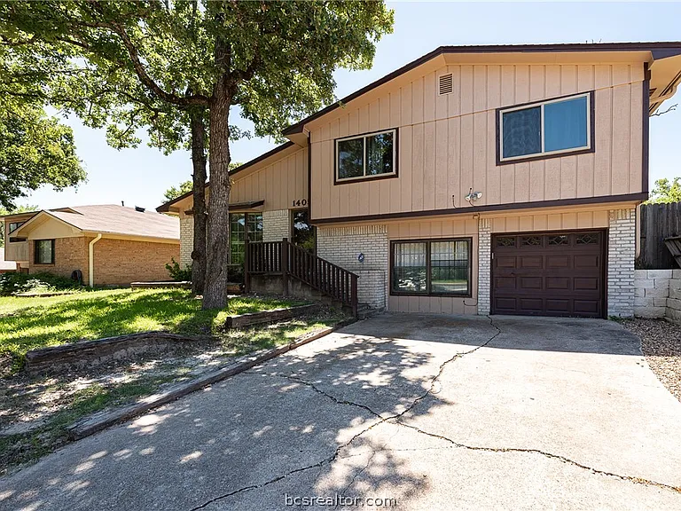 1405 Magnolia Dr — Photo 2