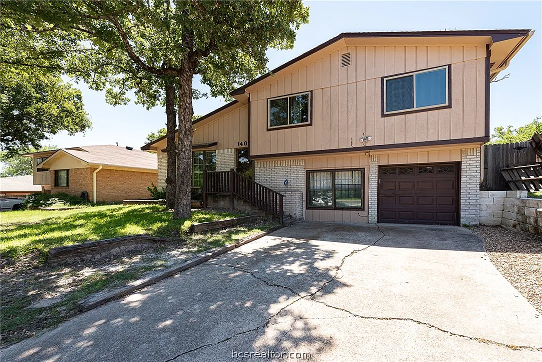 Building Photo - 1405 Magnolia Dr