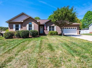 2000 Summerfield Cir, Conover, NC 28613