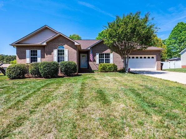 2000 Summerfield Cir, Conover, NC 28613