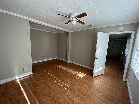 3rd image of 300 Catherine Ave