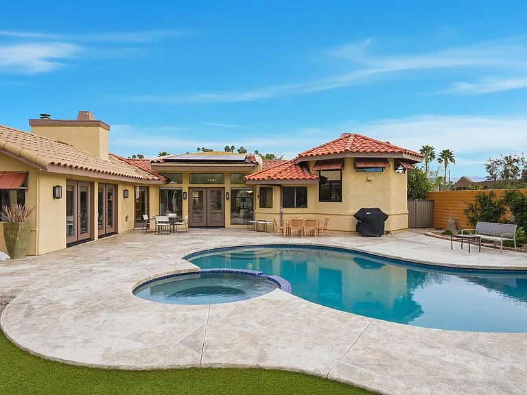 10 Venus Dr — Photo 15