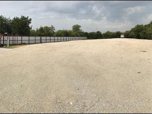 3rd image of 7500 Rosewood St