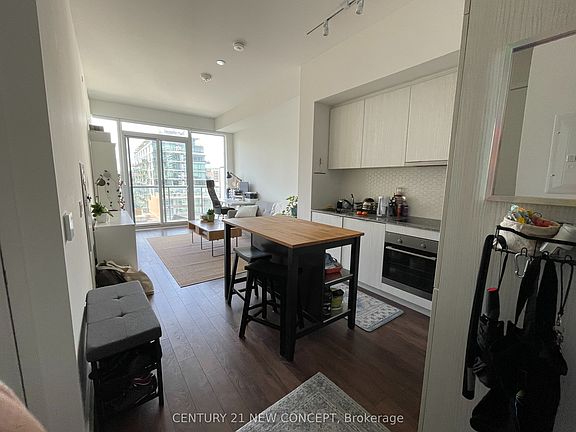 4th image of 158 Front St E #1009