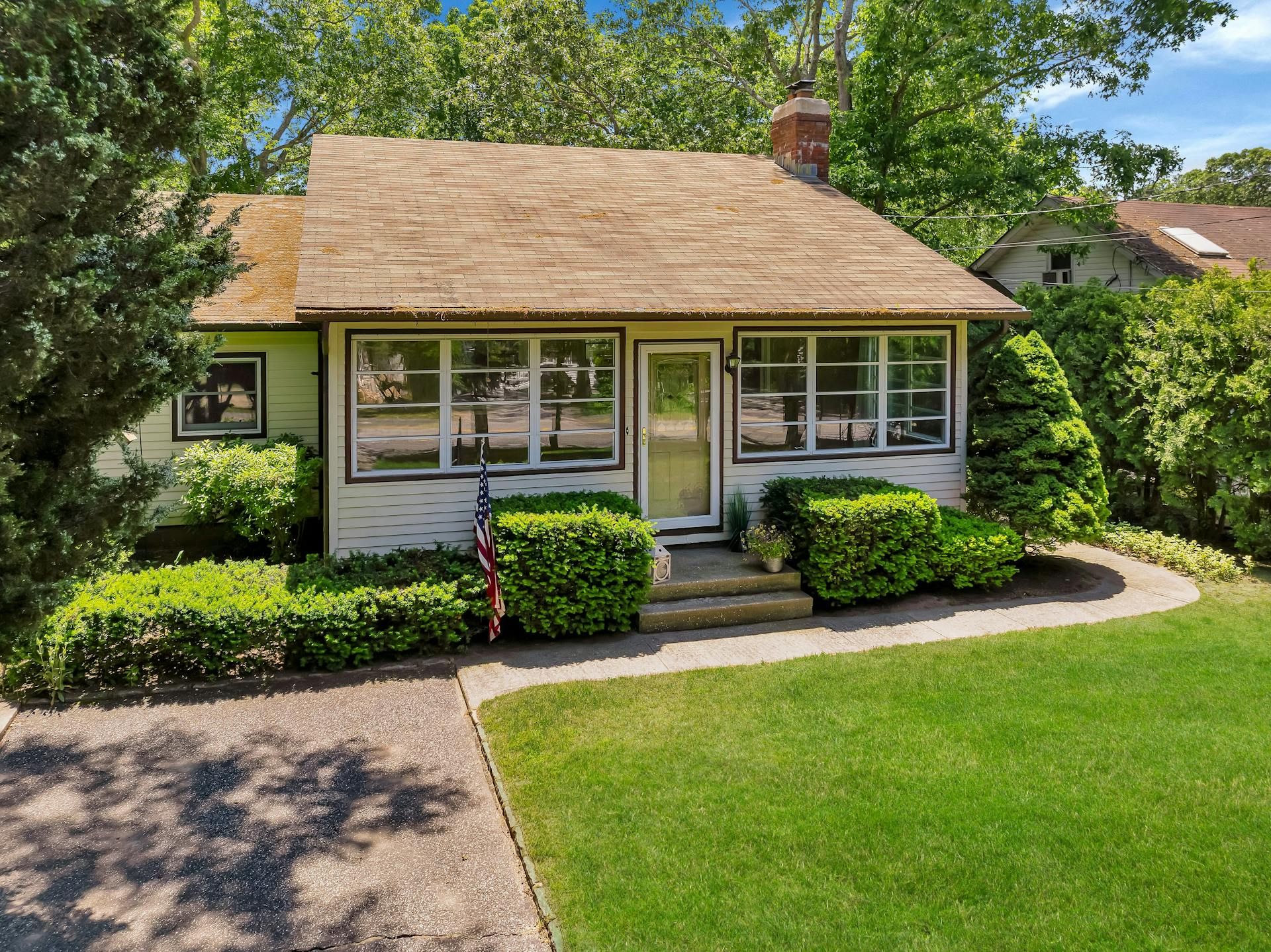 147 Newtown Rd, Hampton Bays, NY 11946 | Out East