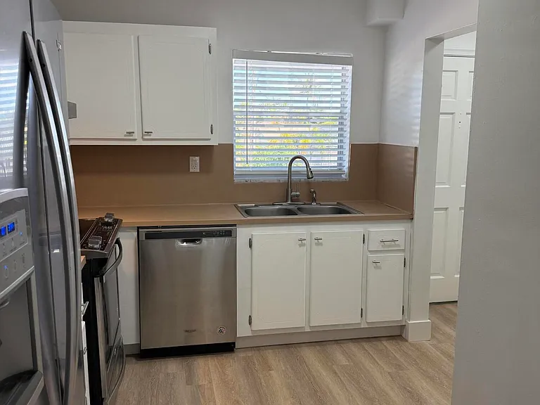 1400 NE 55th St #206 — Photo 5