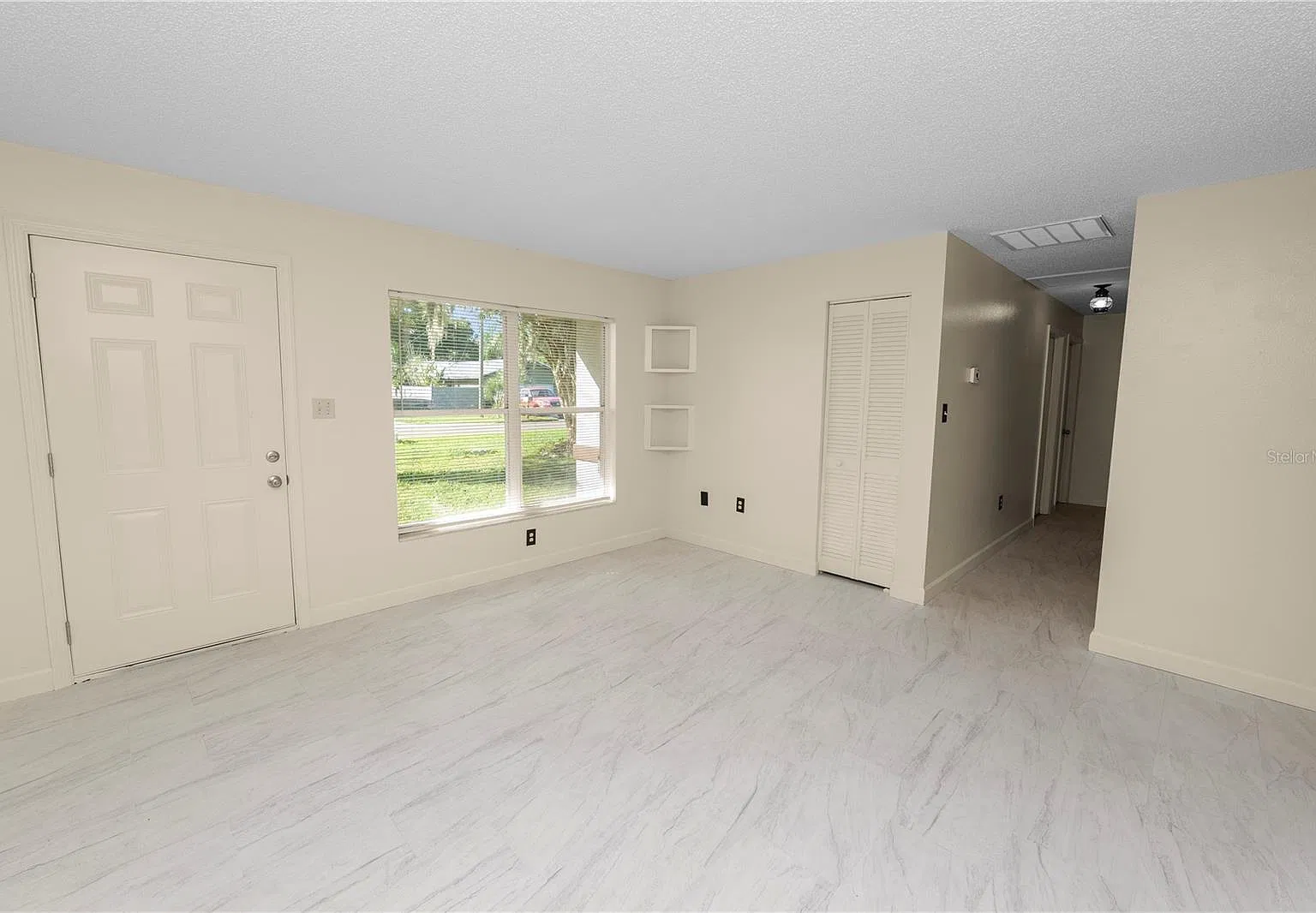 3 bed, 1.0 bath, 1113 sqft, $1,600 — Photo 3