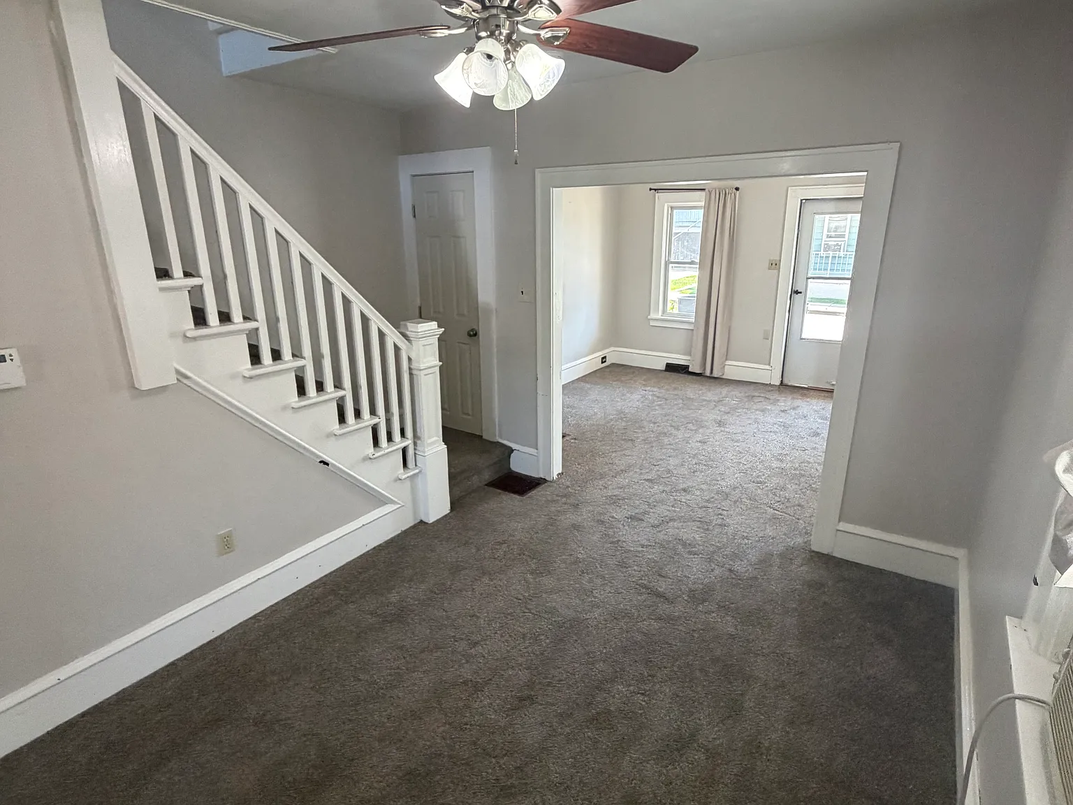 3 bed, 1200 sqft, $1,300 — Photo 3