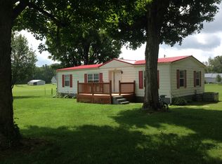 1112 Johnson St, Burns, TN 37029