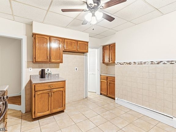 5th image of 72 Lang St