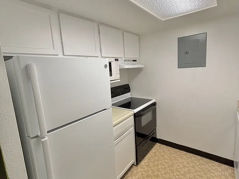 1150 Golden Cir #501 — Photo 7
