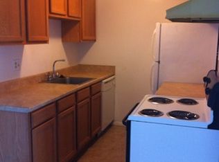 5853 Birch Ln APT 8, Mentor On the Lake, OH 44060